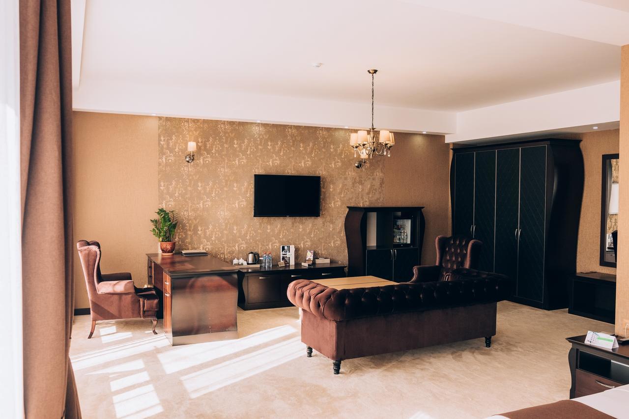 Megapolis Hotel Shymkent Exterior photo