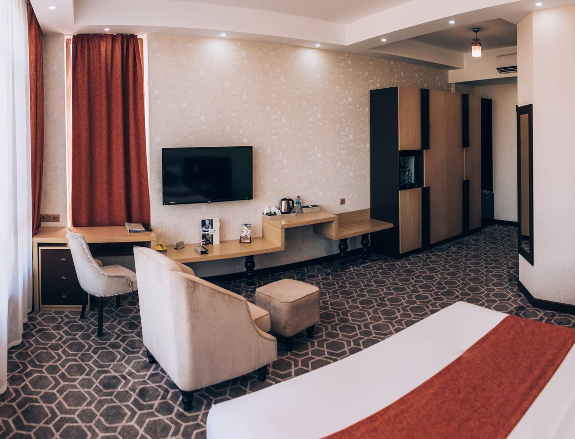 Megapolis Hotel Shymkent Exterior photo